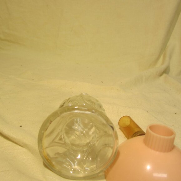 VTG PRESSED GLASS BOTTLE MADE TO LOOK LIKE OLD FASHIONED LAMP WITH SHADE - Picture 6 of 6